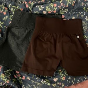 Set of TWO AYBL seamless shorts-size large